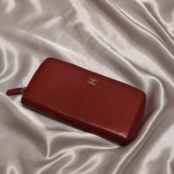 CHANEL Handbags - CHANEL Continental Wallet